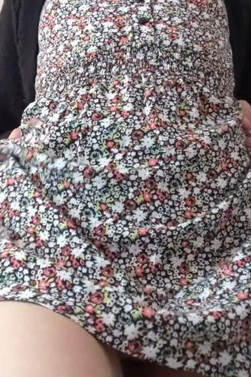 Upskirt Teasing - Screenshot 1 of 4 - Ass Worship