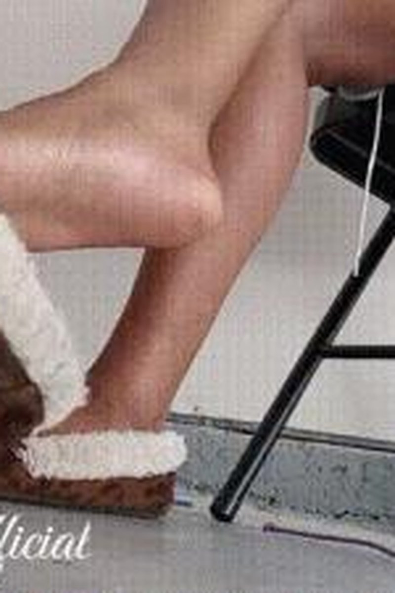Stinky Slipper Dangle - Screenshot 1 of 4 - Dangle