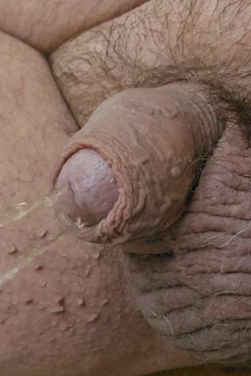 Duo Stream Pee - Screenshot 1 of 4 - Golden Shower