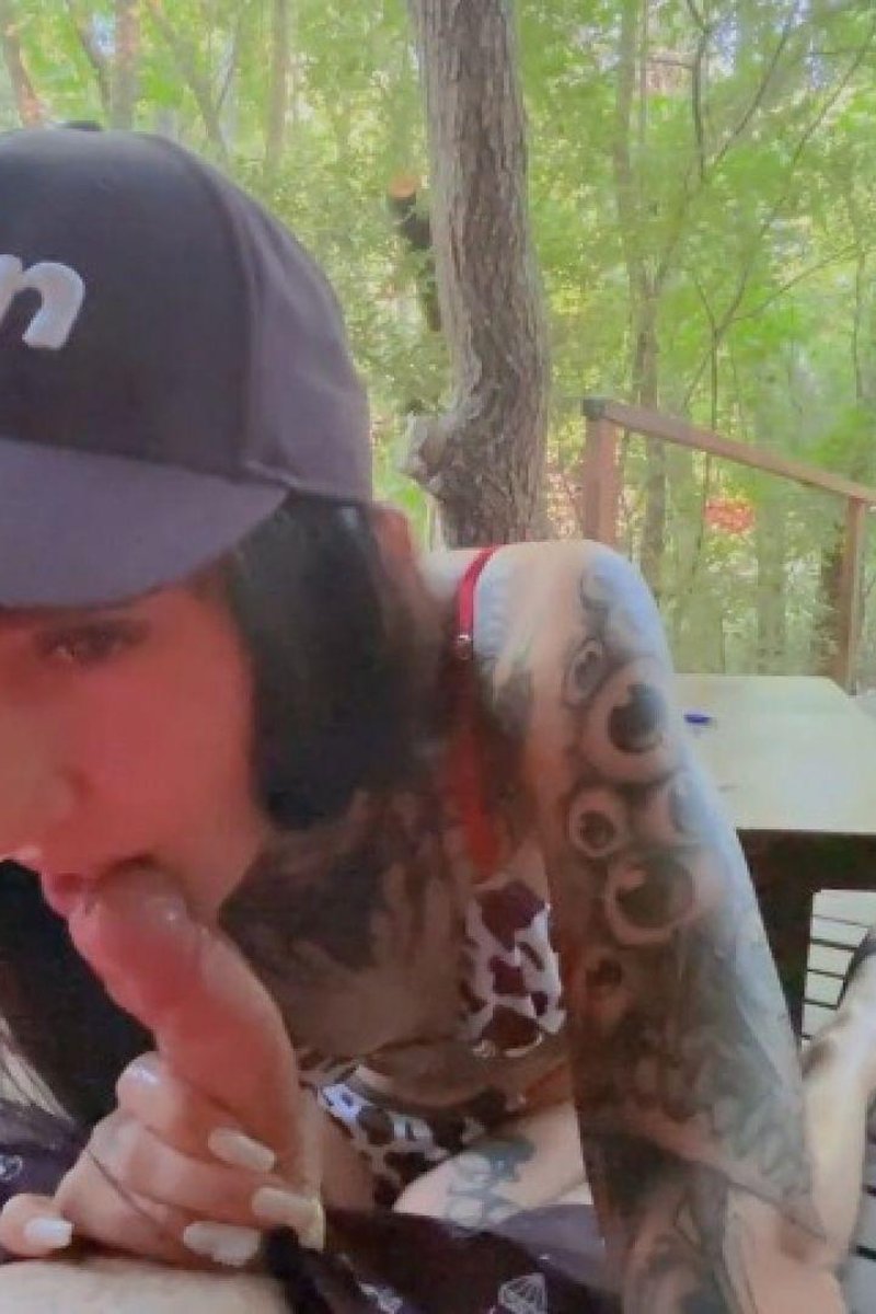 Outdoor BJ - Screenshot 1 of 4 - Blowjob