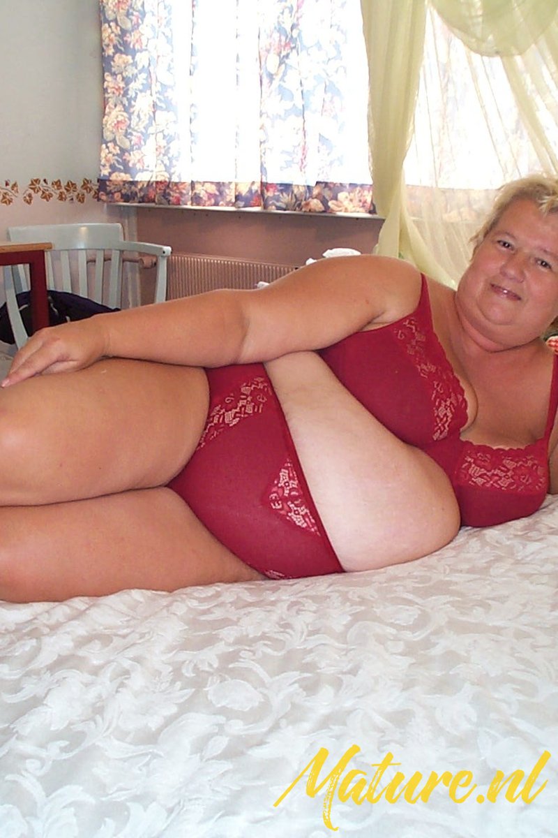 Big Blonde Lady Ridding a Cock - Screenshot 1 of 4 - BBW