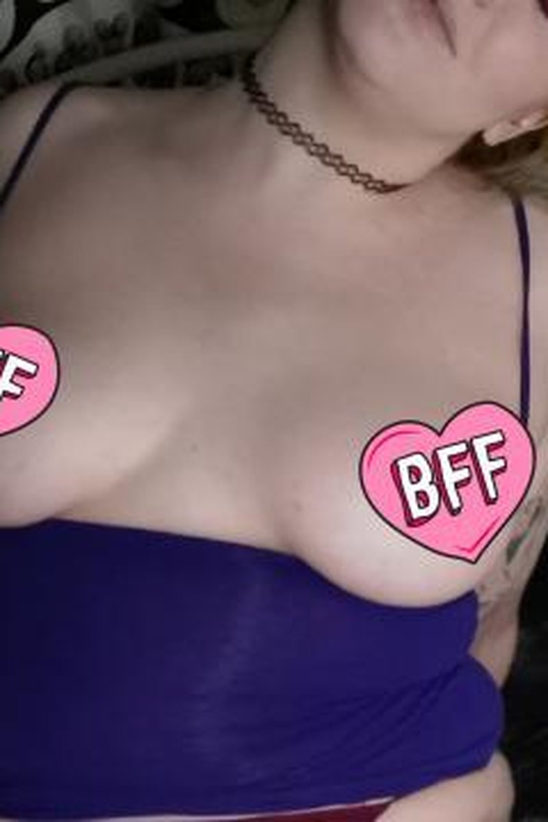 Fucking Myself Deep - Screenshot 1 of 4 - Curvy