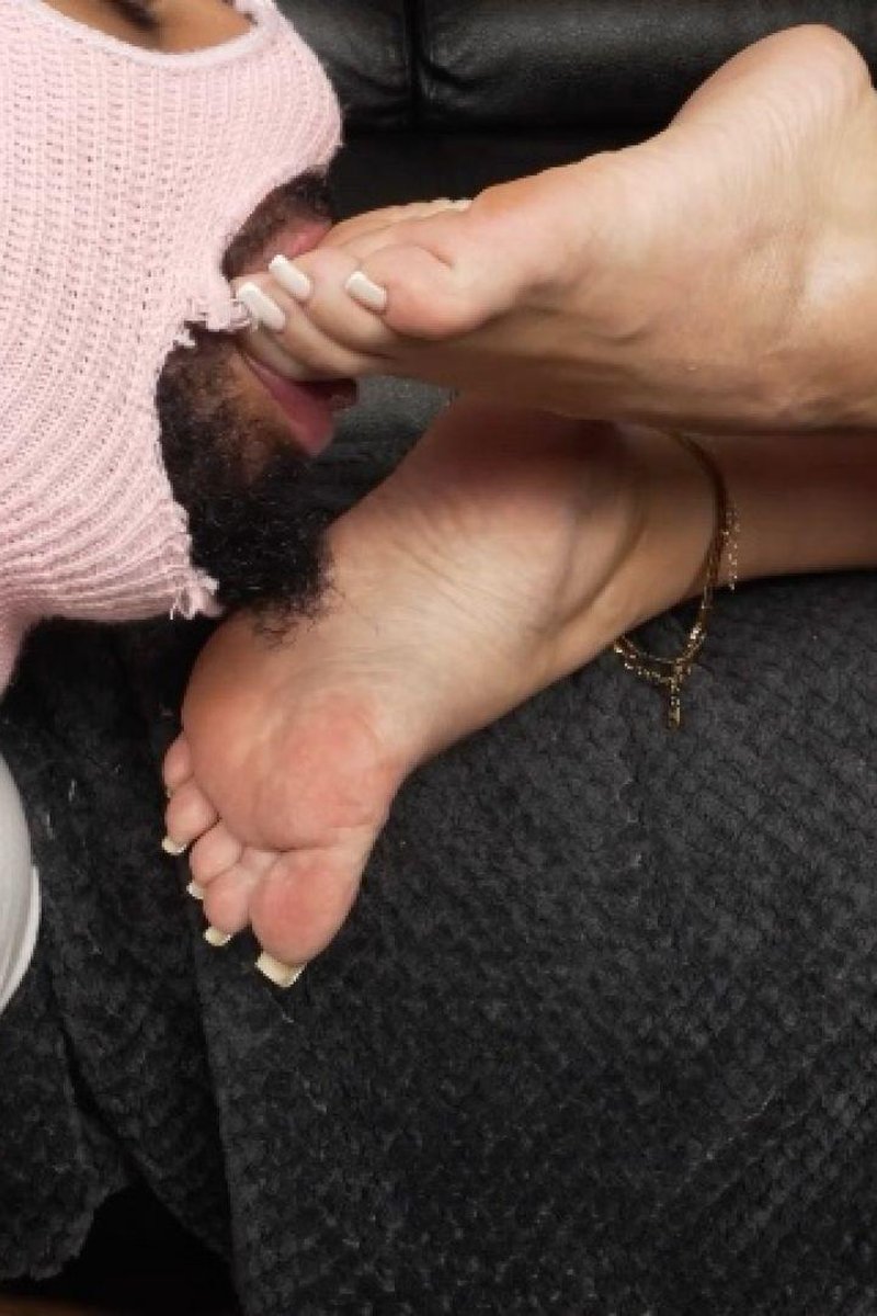 Worshipping My Milky White Toes - Screenshot 1 of 4 - Foot Fetish