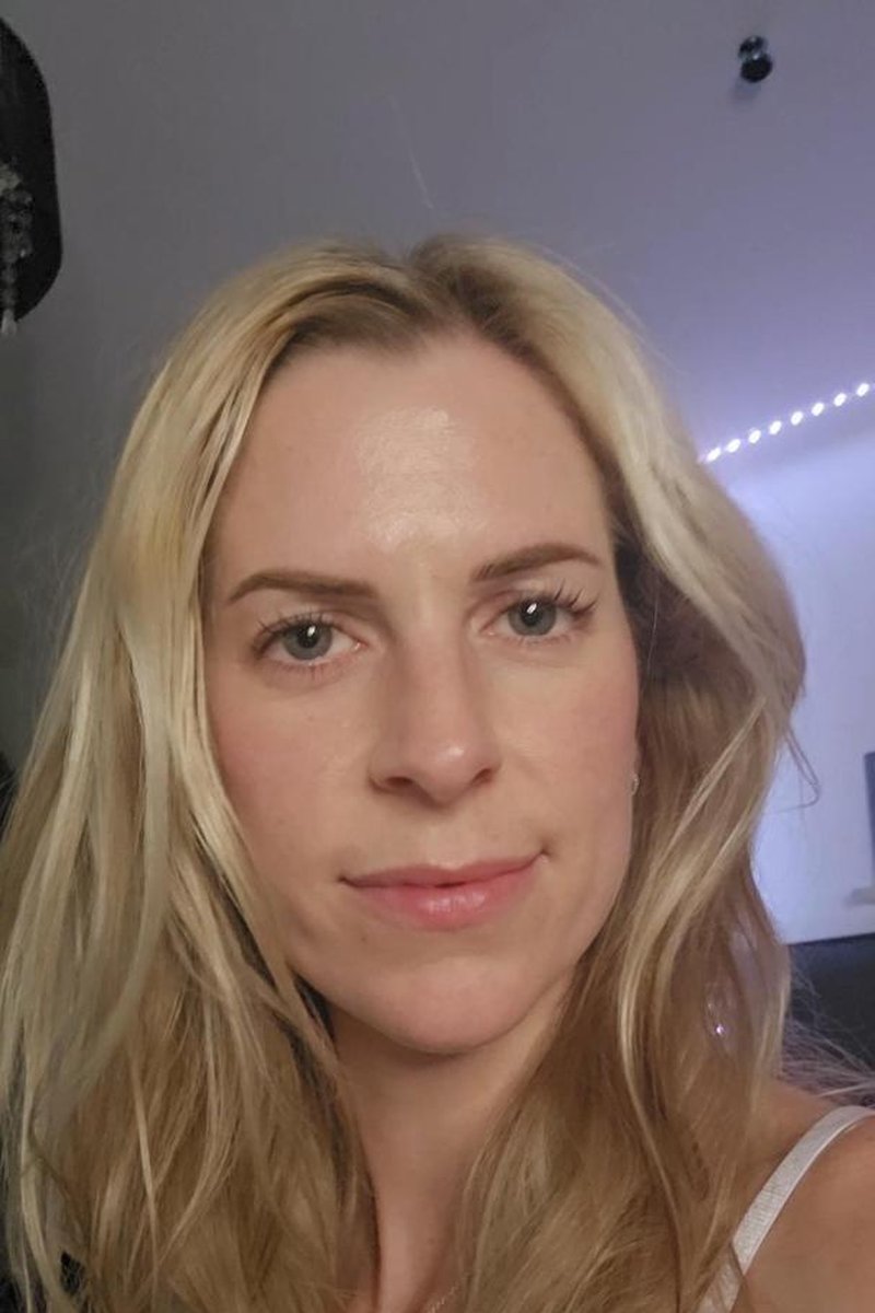 Read With Me - Screenshot 1 of 4 - Blonde Hair (Female)