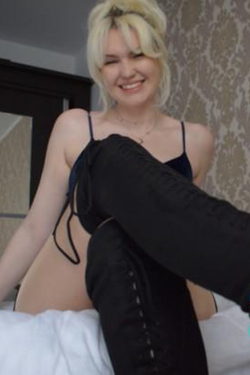 Beta Foreplay - Screenshot 1 of 4 - Blonde Hair (Female)