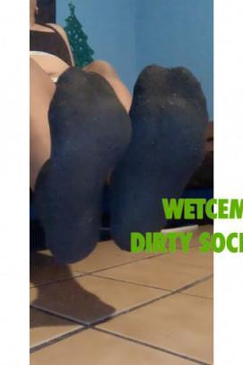 Wetcember Day 14: Dirty Socks Fetish - Screenshot 1 of 4 - Cross Dressing