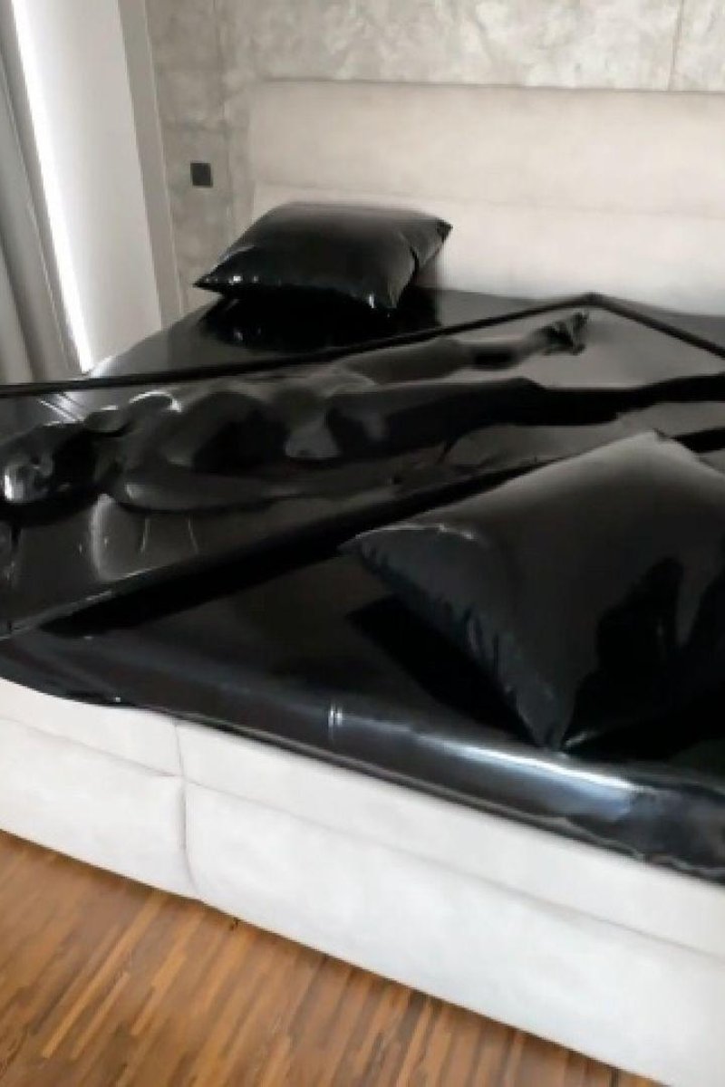 Vacbed & Ltx Bedsheets - Screenshot 1 of 4 - Bondage