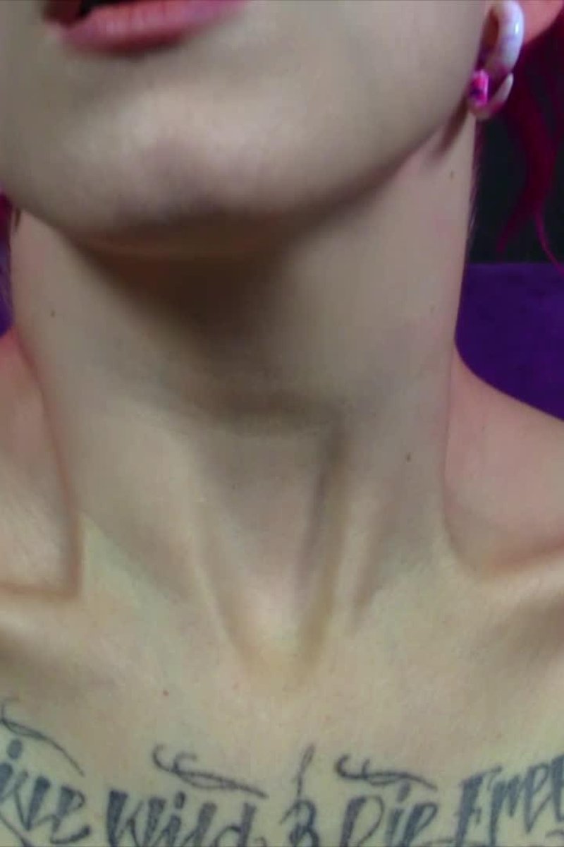Pretty Pale Collarbones - Screenshot 1 of 4 - Babes