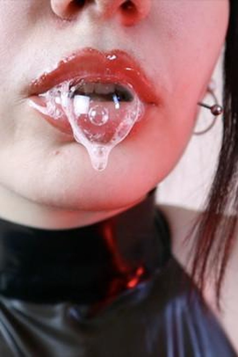 Lipgloss + Spit Bubbles - Screenshot 1 of 4 - Fetish