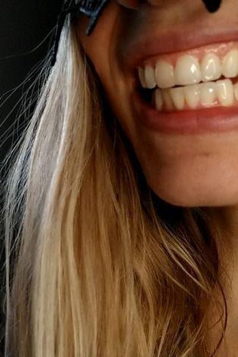 Wax Candy Bite - Screenshot 1 of 4 - Biting