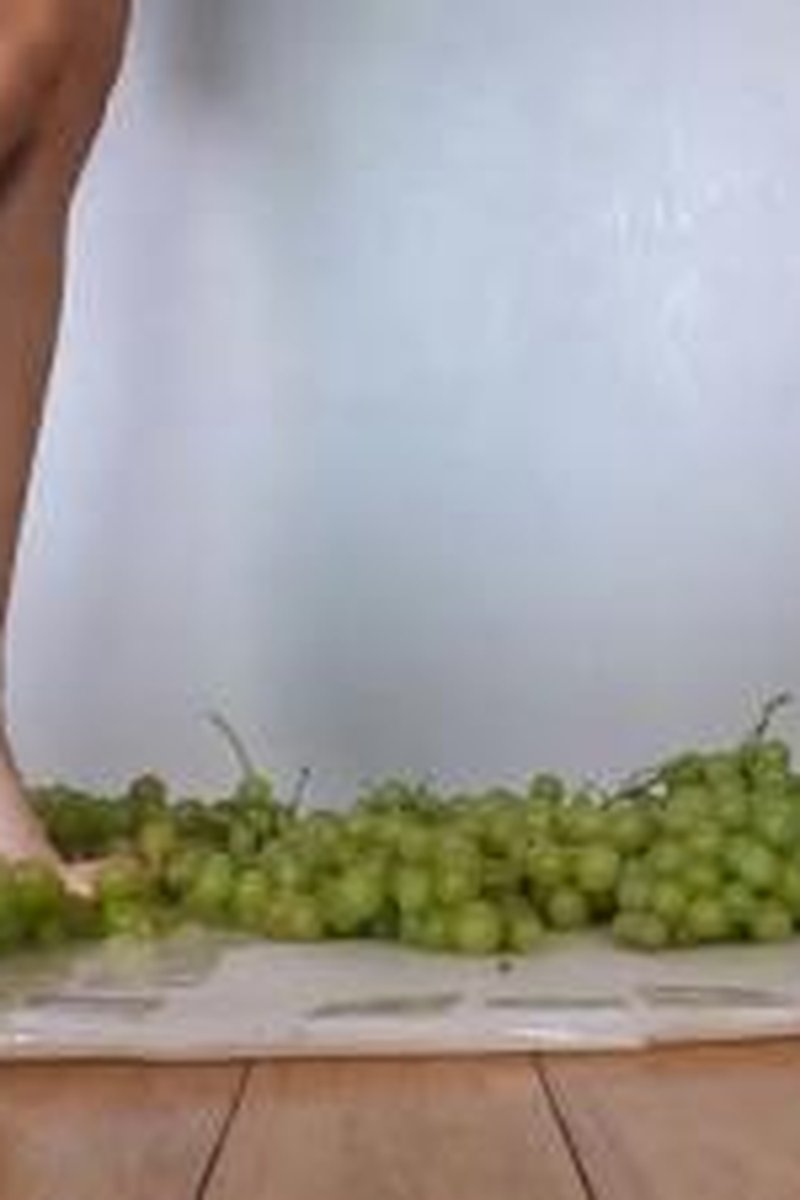 Barefoot Grape Smashing - Screenshot 1 of 4 - Food