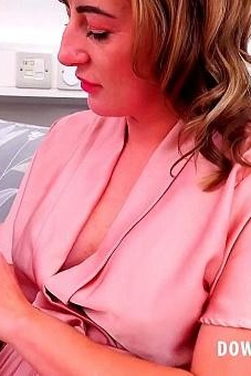 Jodie Ellen - Screenshot 1 of 4 - Downblouse