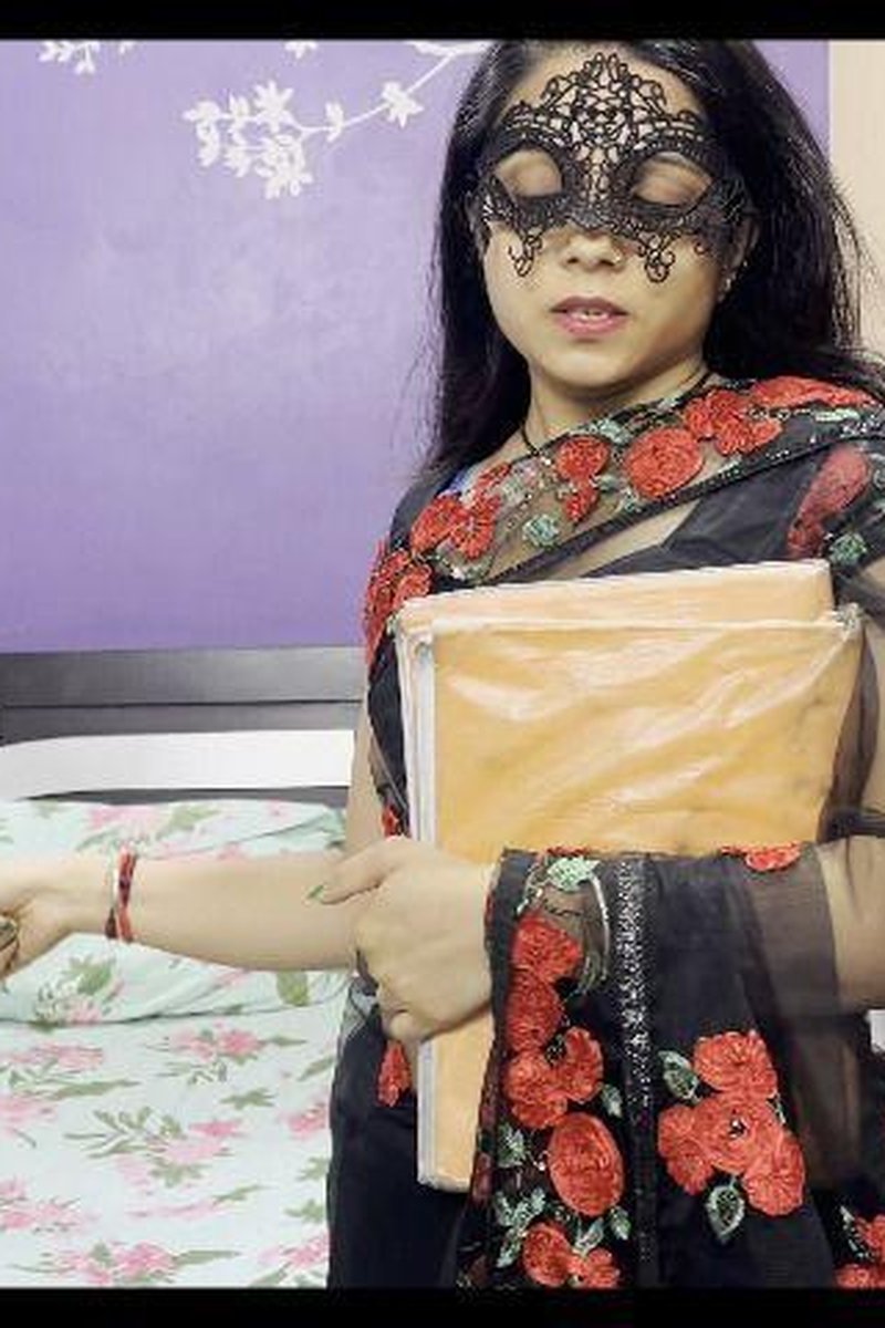TP-manyvidsindianbhabhijigna-indian-sexy-angry-teacher-in-saree-with-stick-solo-4k