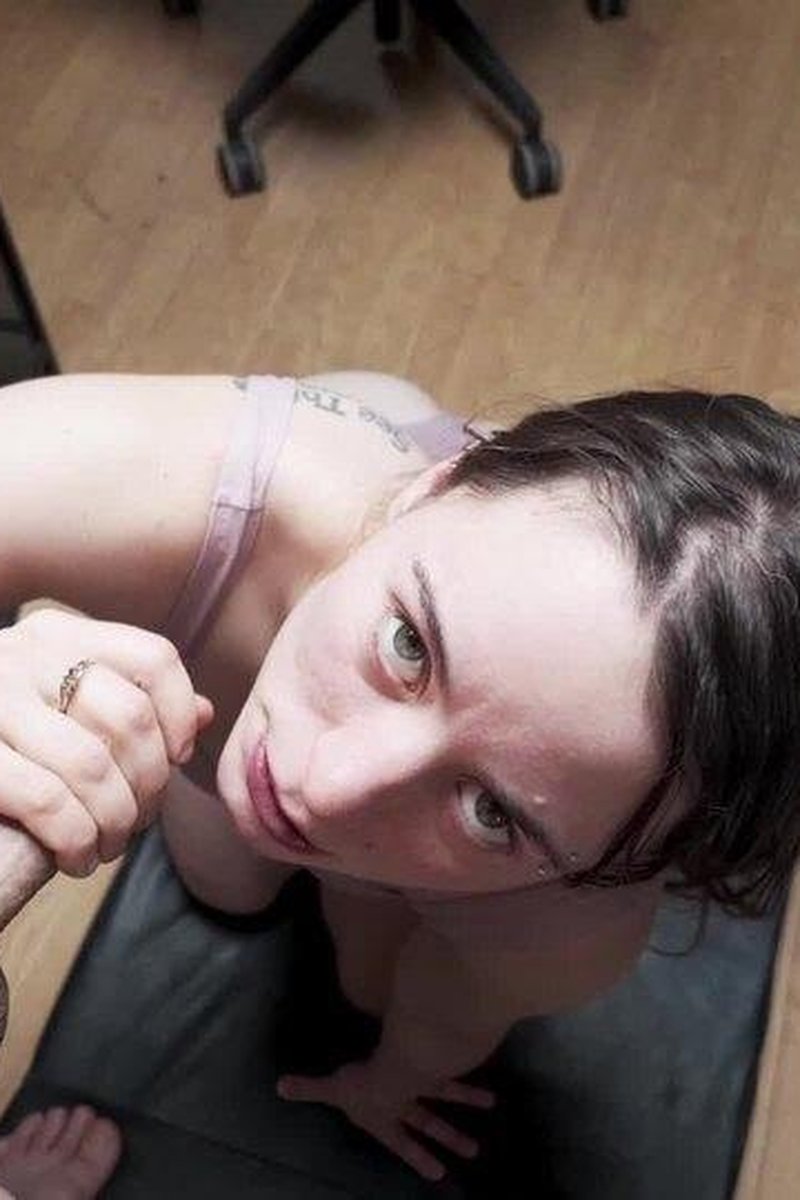 Fireside Fun - Screenshot 1 of 4 - Blowjob