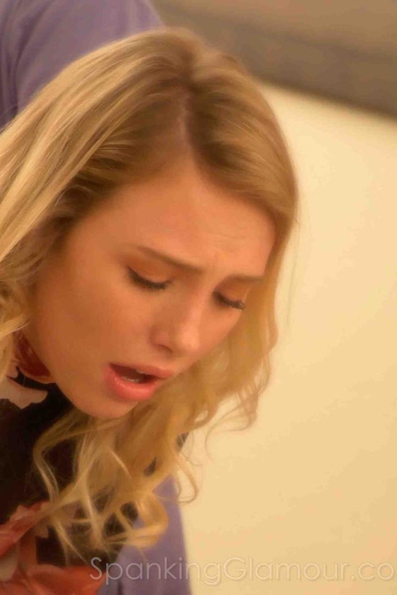 Dixie Lynn 5 - Screenshot 1 of 4 - Spanking