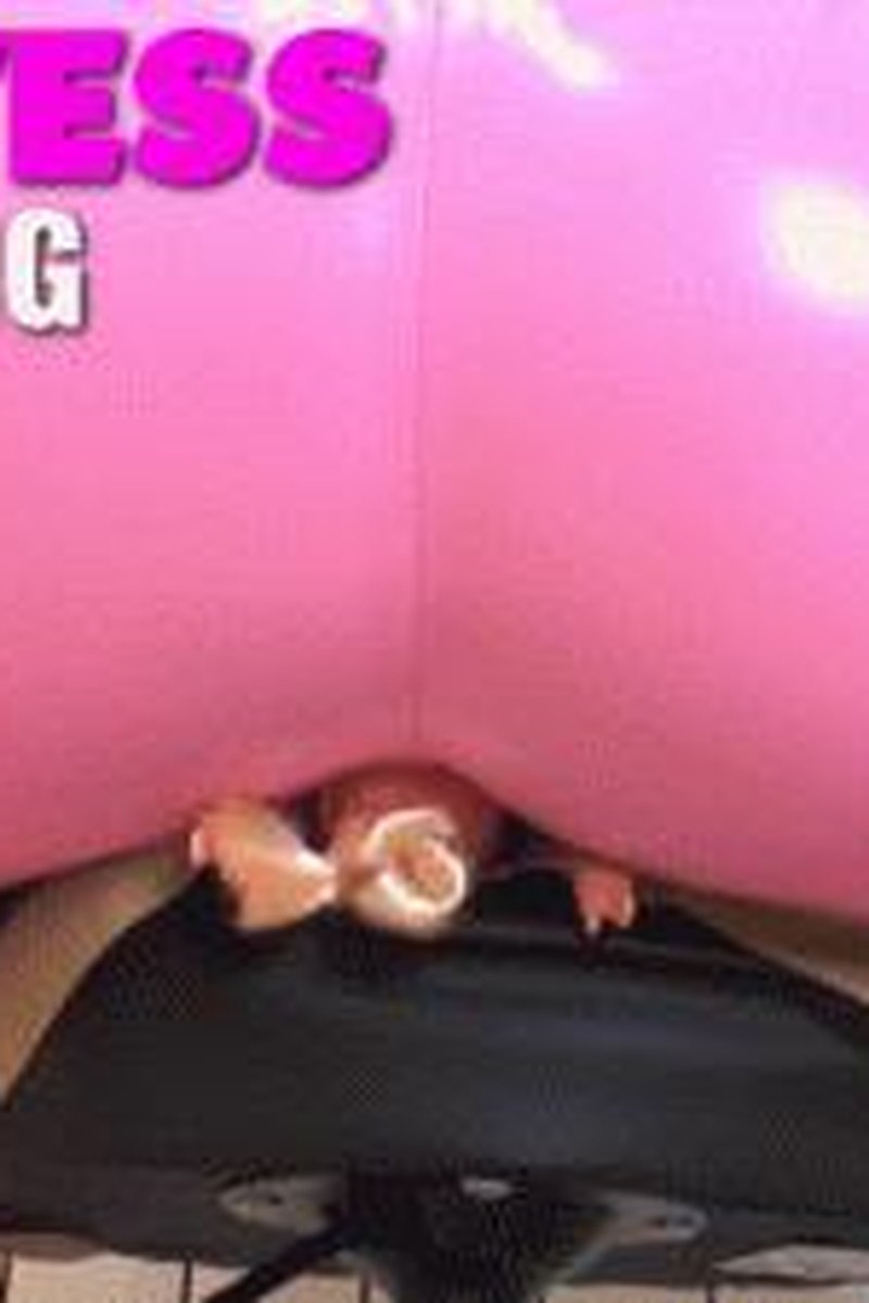 Giantess Facesitting - Screenshot 1 of 4 - Facesitting