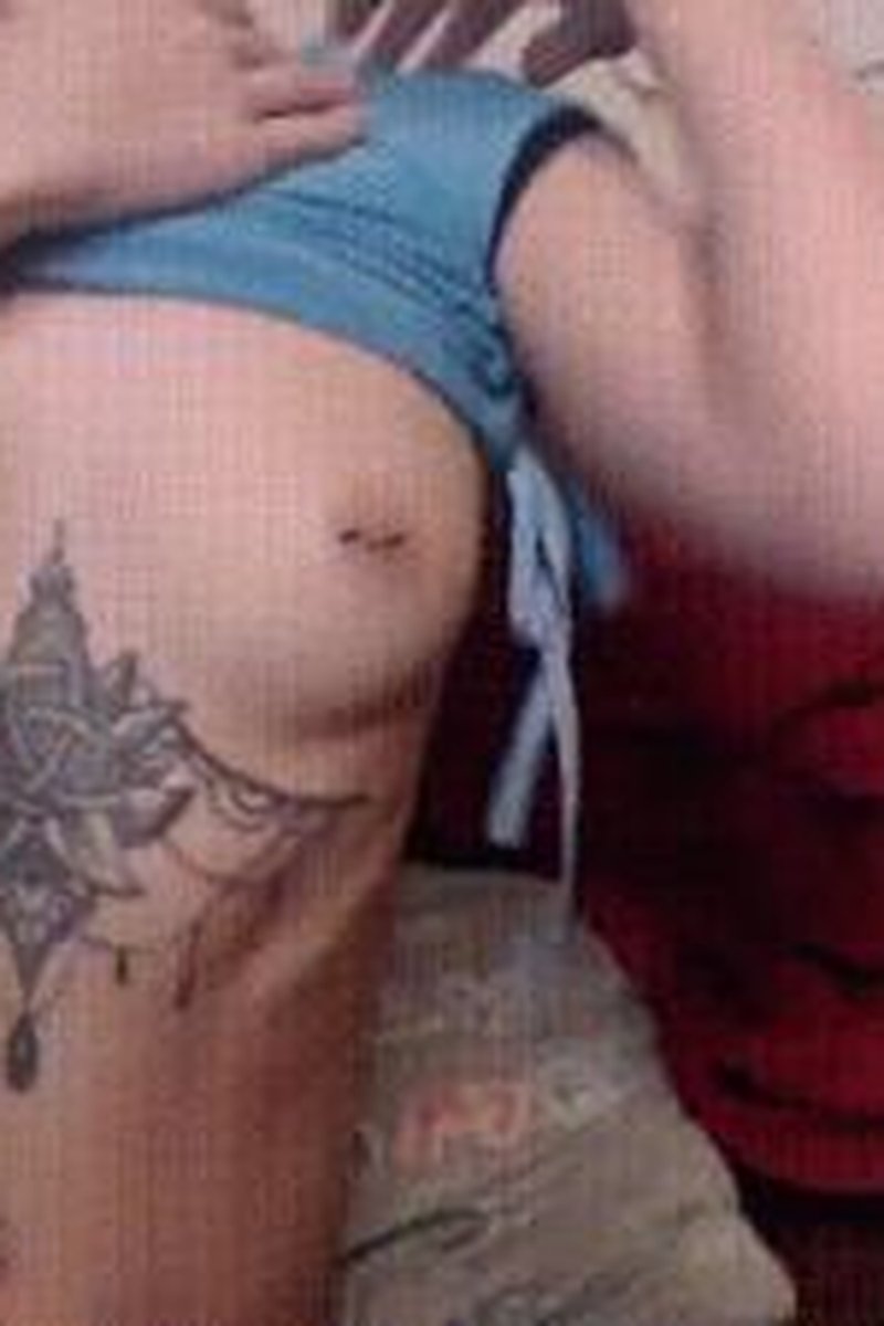 Controlled Live 14 - Screenshot 1 of 4 - Camgirl