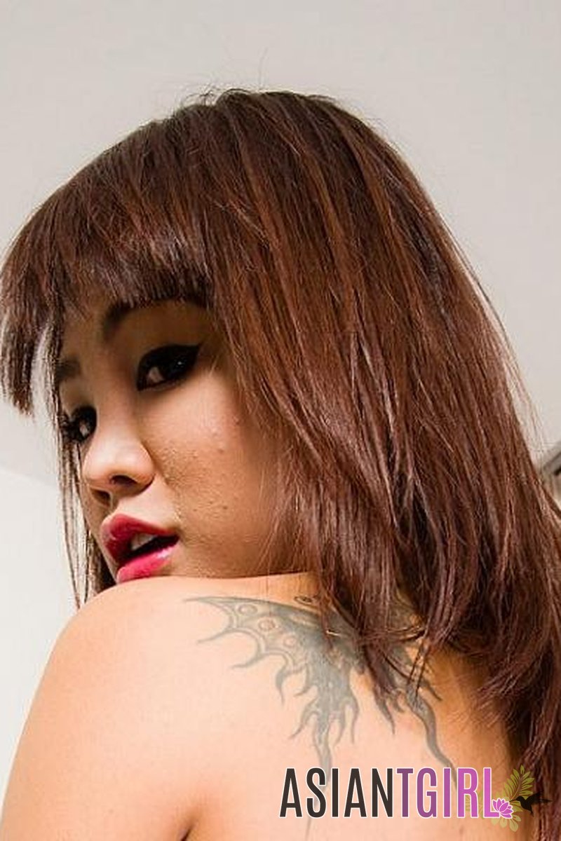 Maree Dresses Up - Screenshot 1 of 4 - Asian