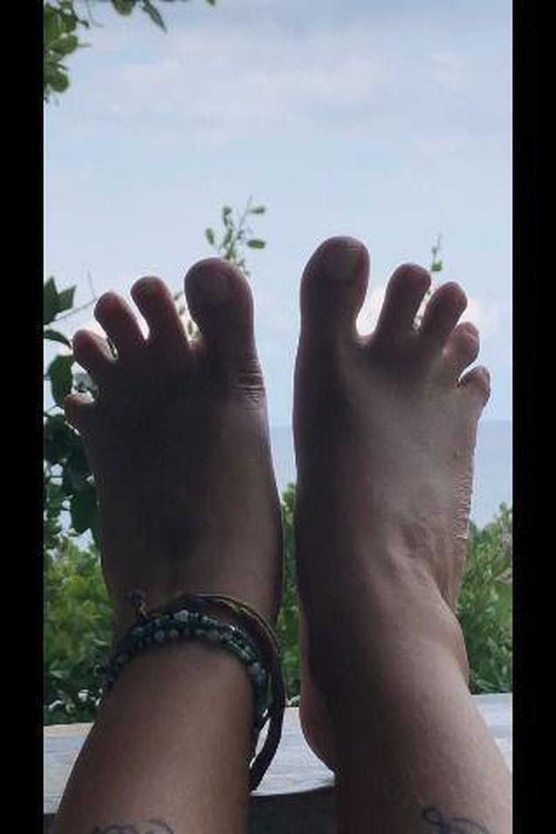 Natural Feet - Screenshot 1 of 4 - Foot Fetish