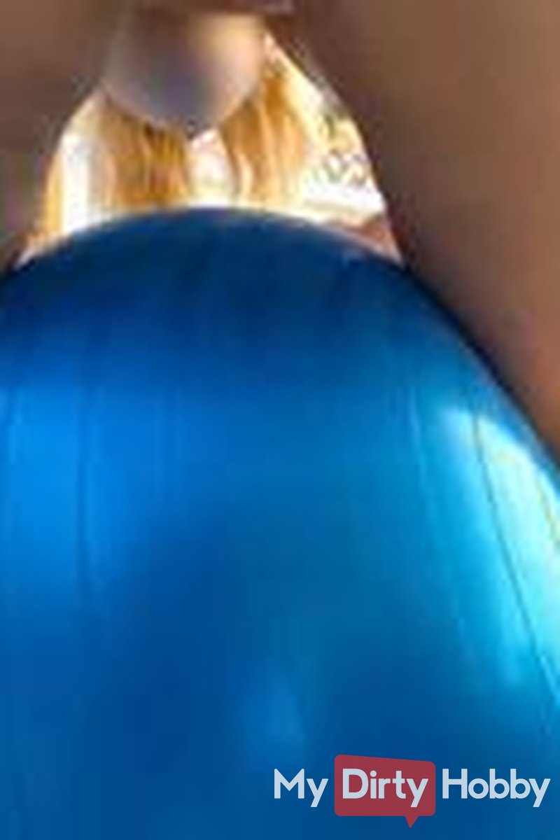 Jumping in a String Bikini - Screenshot 1 of 4 - SEX4 ALL