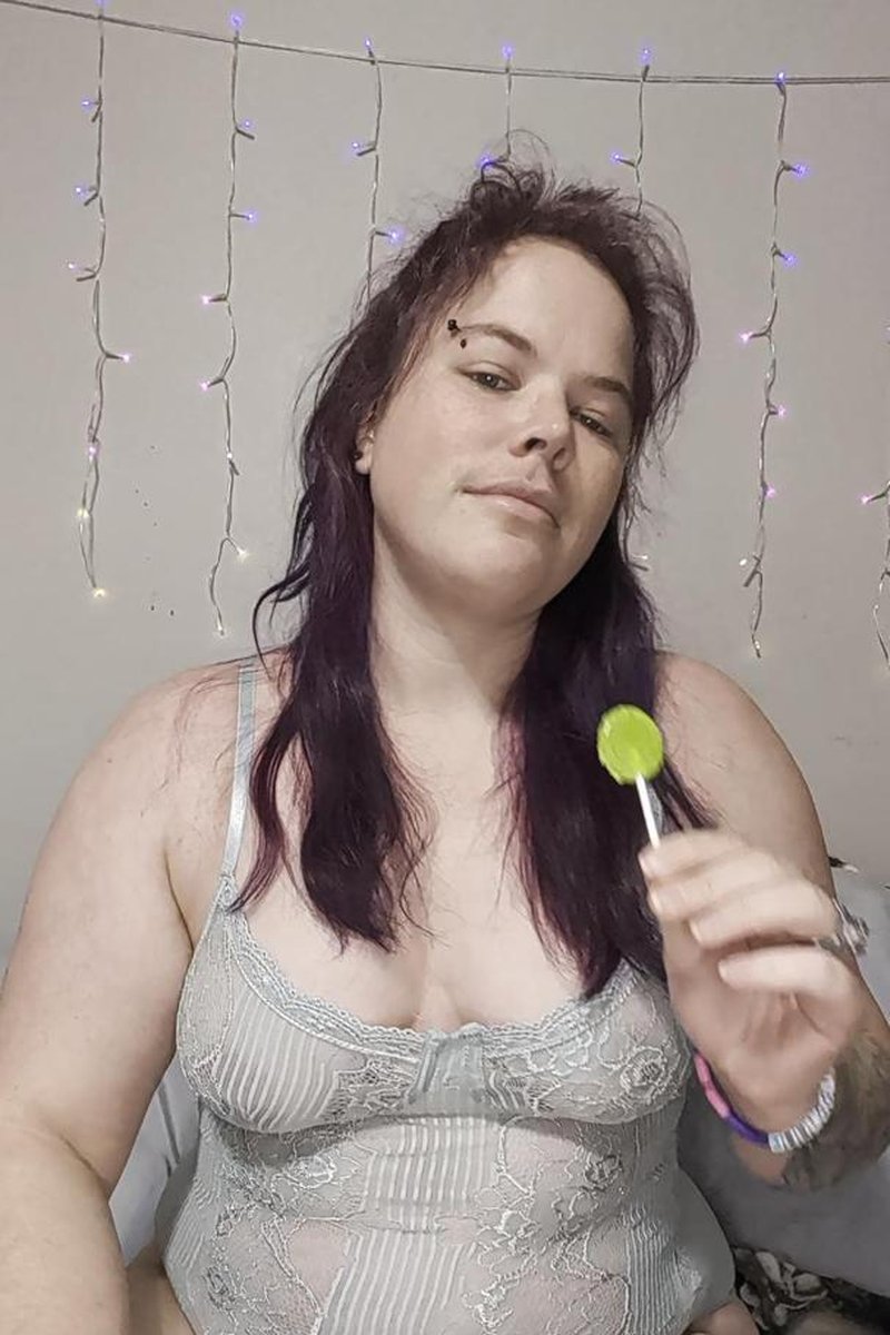 Lollipop Licker - Screenshot 1 of 4 - Alternative Girl