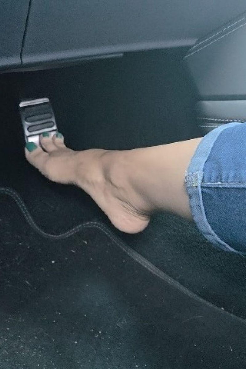 Revving - Screenshot 1 of 4 - Car