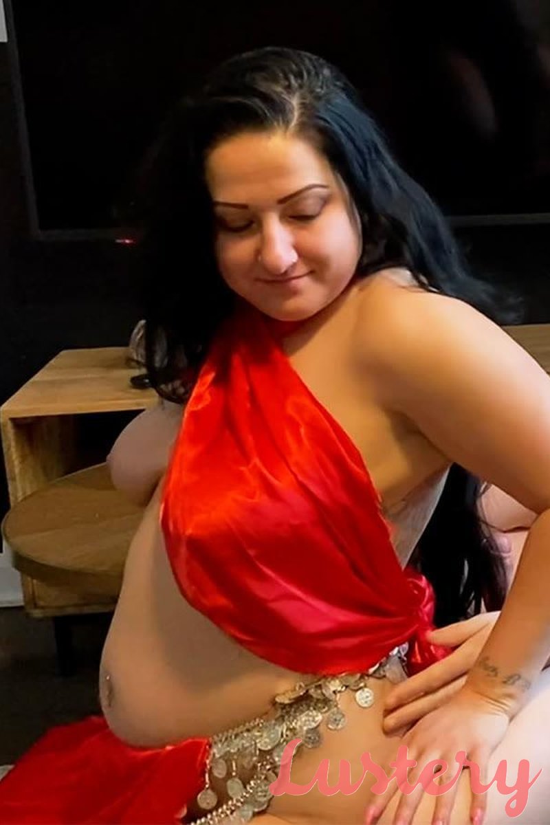 Burlesque Seduction - Screenshot 1 of 4 - All Sex
