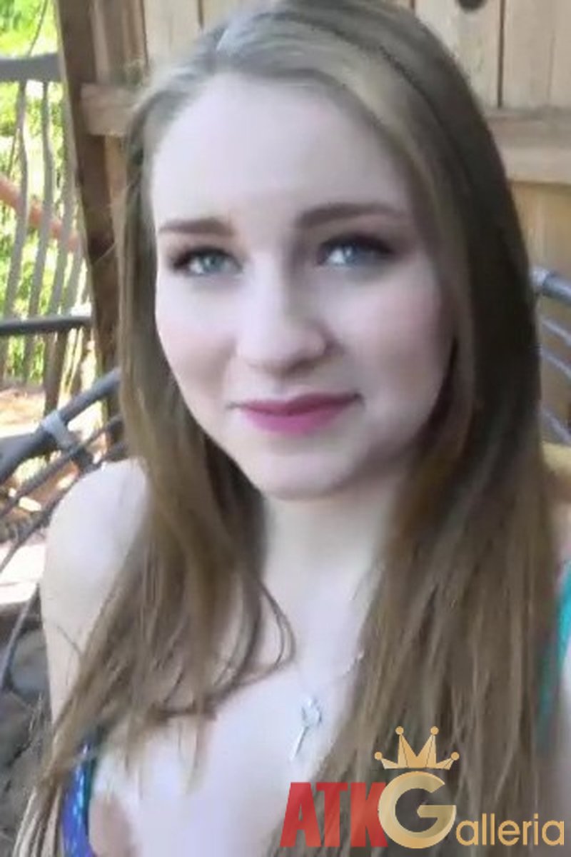 Ray Lynn - Masturbation - Screenshot 1 of 4 - Blond Hair