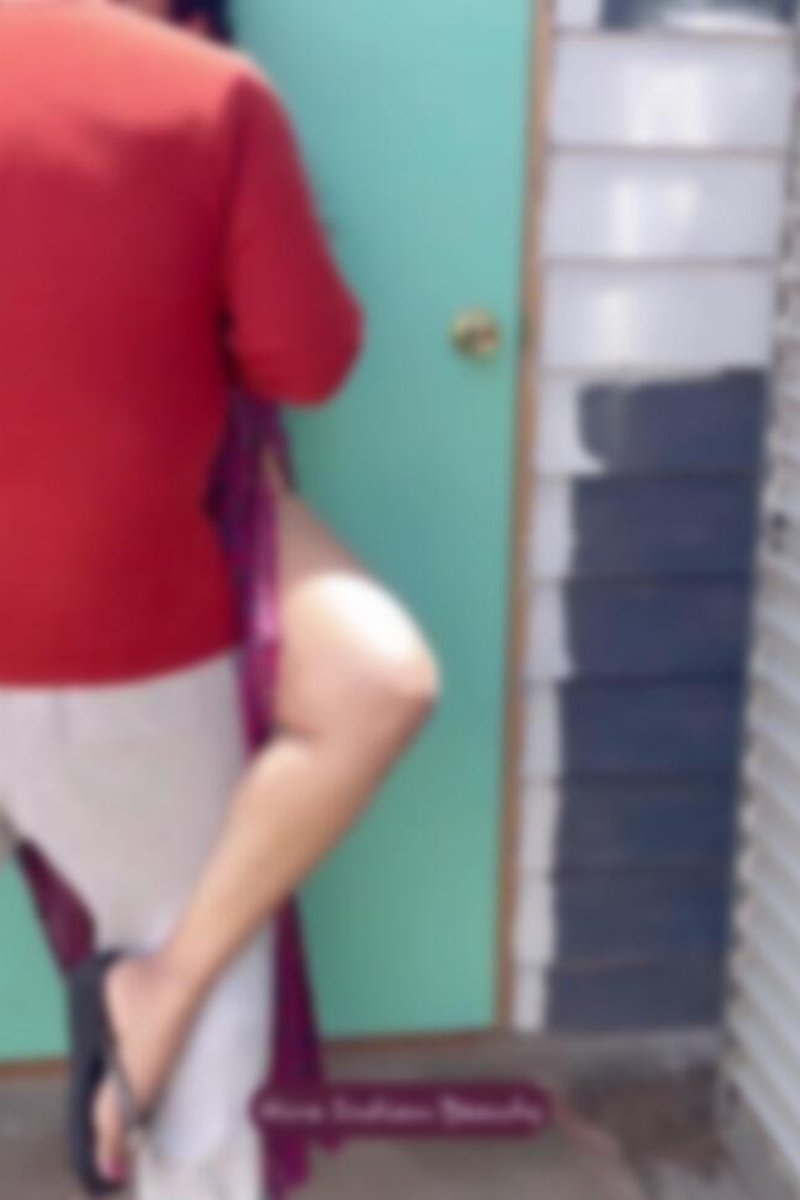 TP-hiraindianbeauty-indian-housewife-cheating-with-neighbor-slow-dance-lip-lock-kissing-boob-play