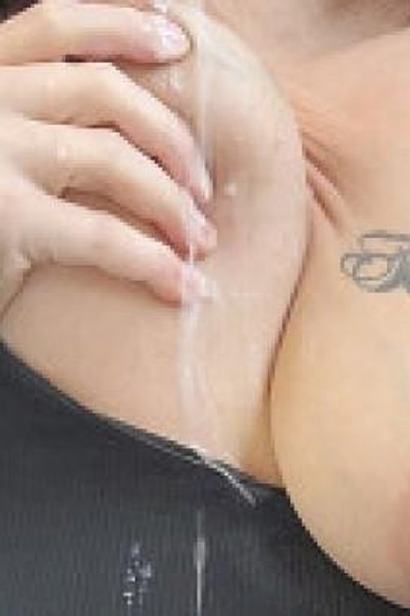 Gulping Milk - Screenshot 1 of 4 - Hand Expressing