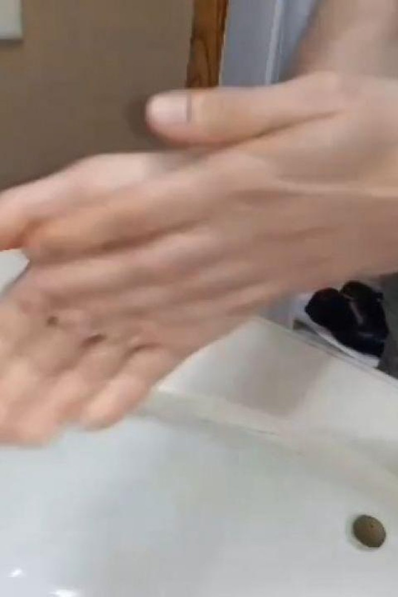 Taking A Piss On A Saturday - Screenshot 1 of 4 - Bathroom