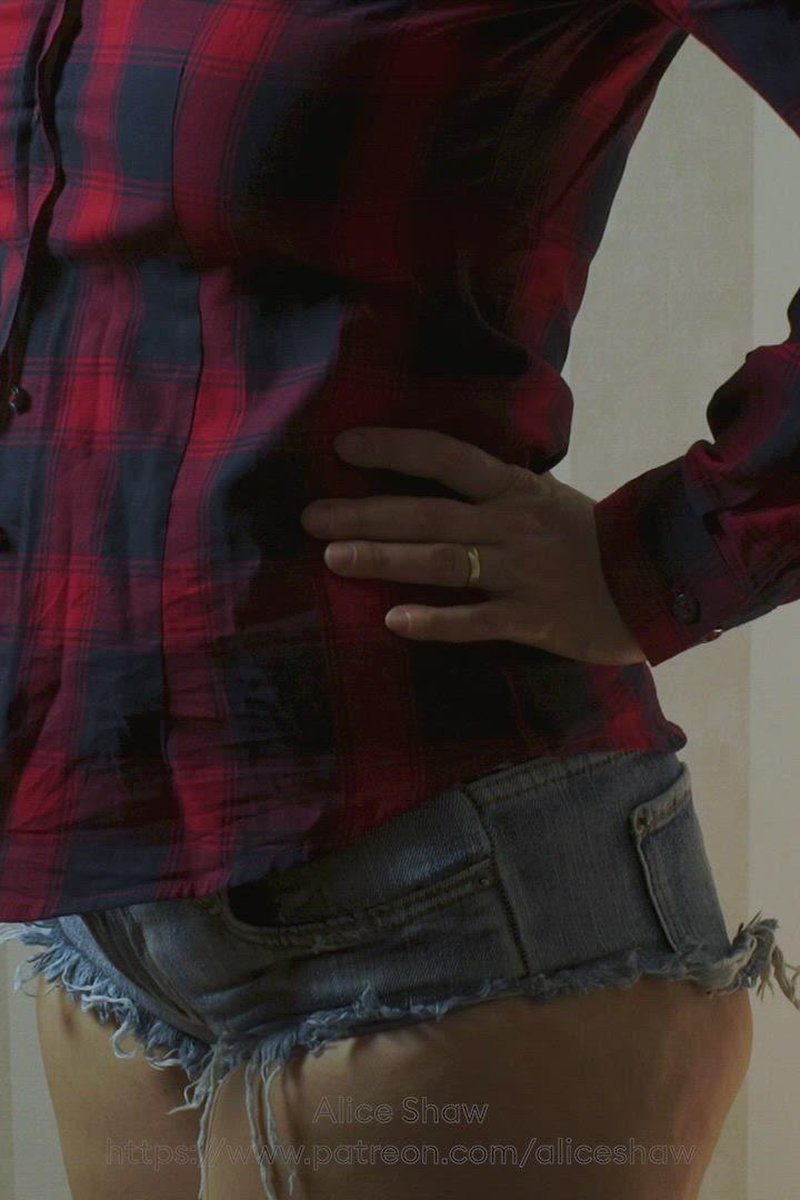 Shorts And Wall Test - Screenshot 1 of 4 - Bloated