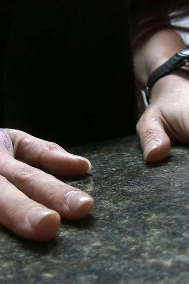 Stuck Video - Screenshot 1 of 4 - Fake Nails