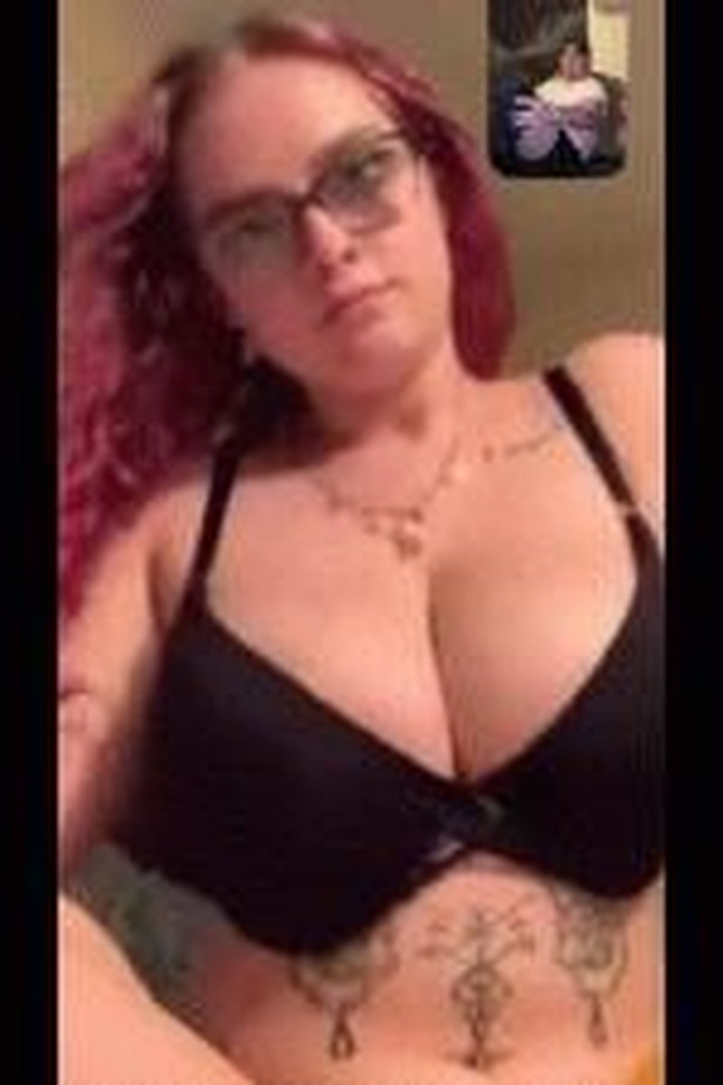 Facetime Sex: Amber Fox Pt 2 - Screenshot 1 of 4 - Masturbation