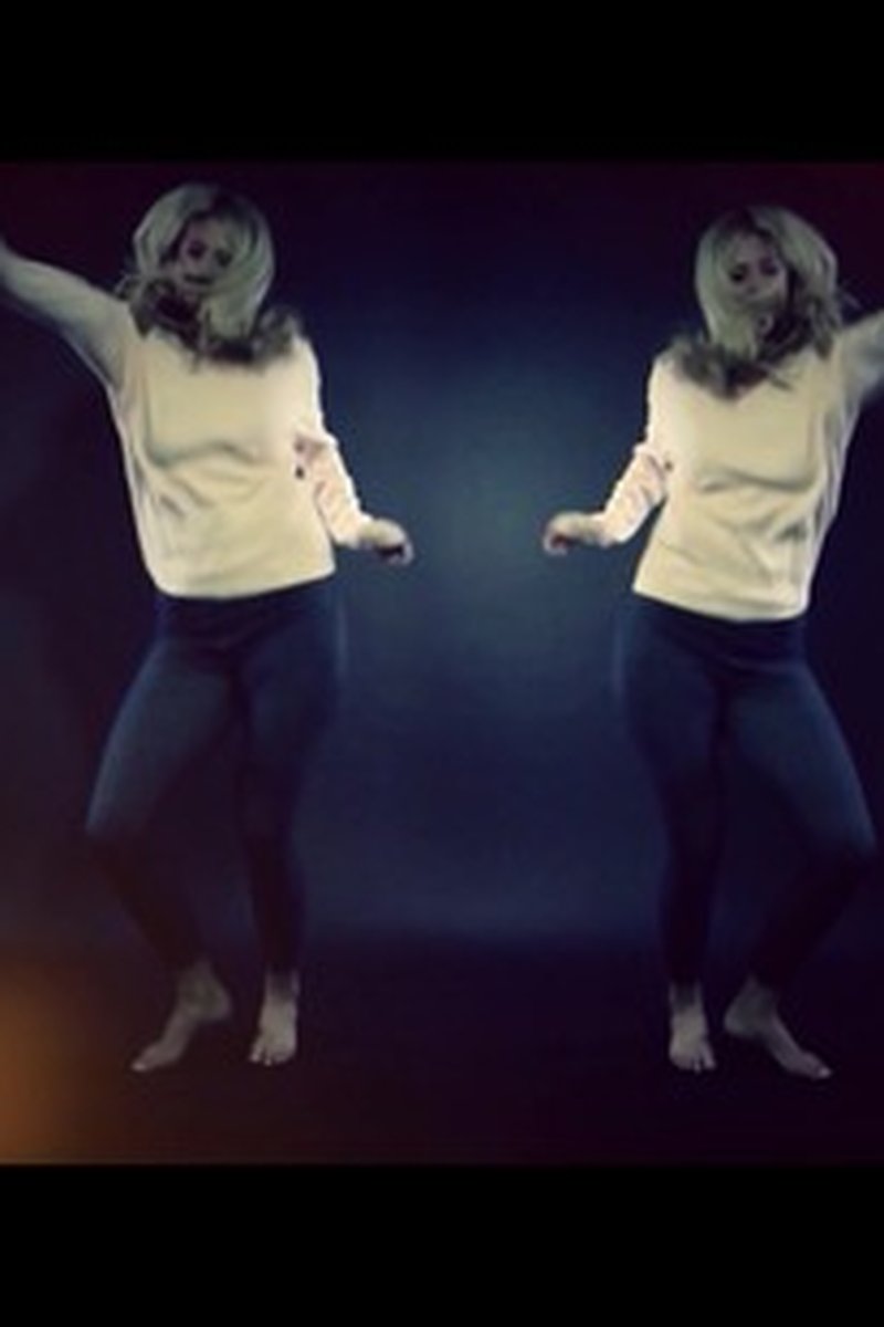 Interview - Scarlet Red - Screenshot 1 of 4 - Scarlet Red