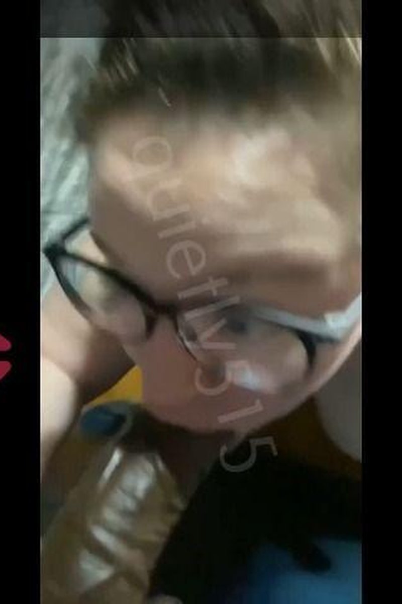 Trying This Huge Dildo Again - Screenshot 1 of 4 - BBW