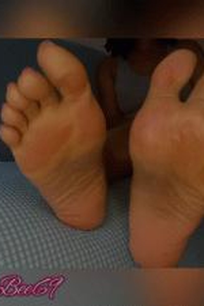 Toe Cracking ASMR - Screenshot 1 of 4 - Domination