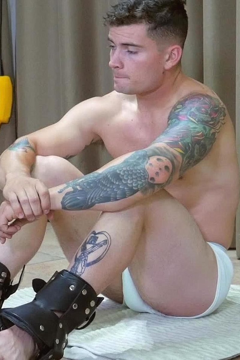 Wes Upside Down - Screenshot 1 of 4 - Bondage