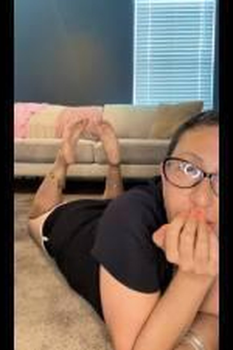 The Pose - Screenshot 1 of 4 - Foot Fetish