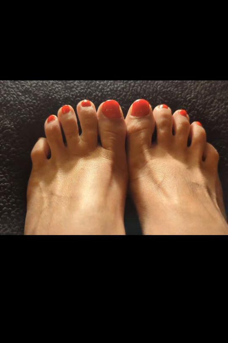 Feets - Screenshot 1 of 4 - Erotica