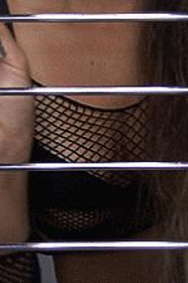 Caged Loser - Screenshot 1 of 4 - Cage