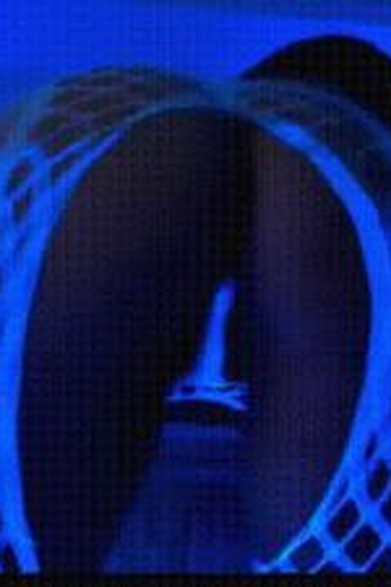 Glow Under My Command - Screenshot 1 of 4 - Black Light