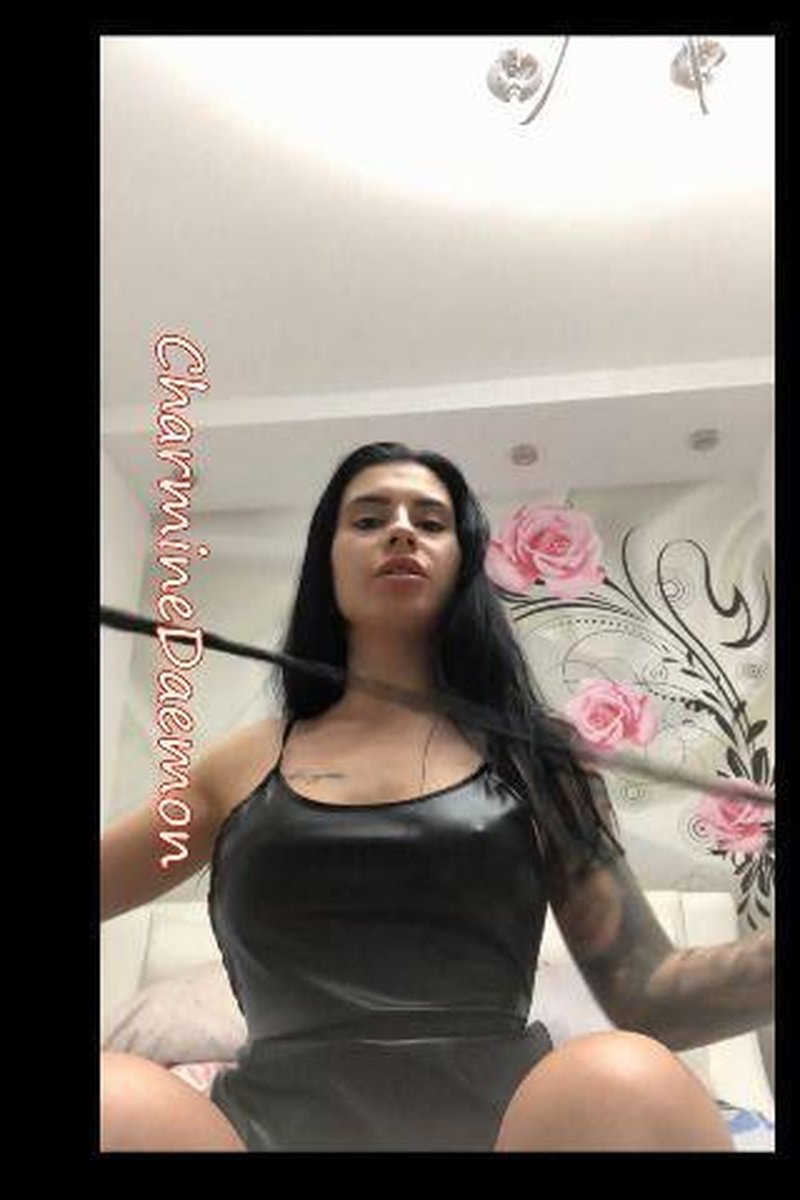 Mistress - Screenshot 1 of 4 - Brown Hair