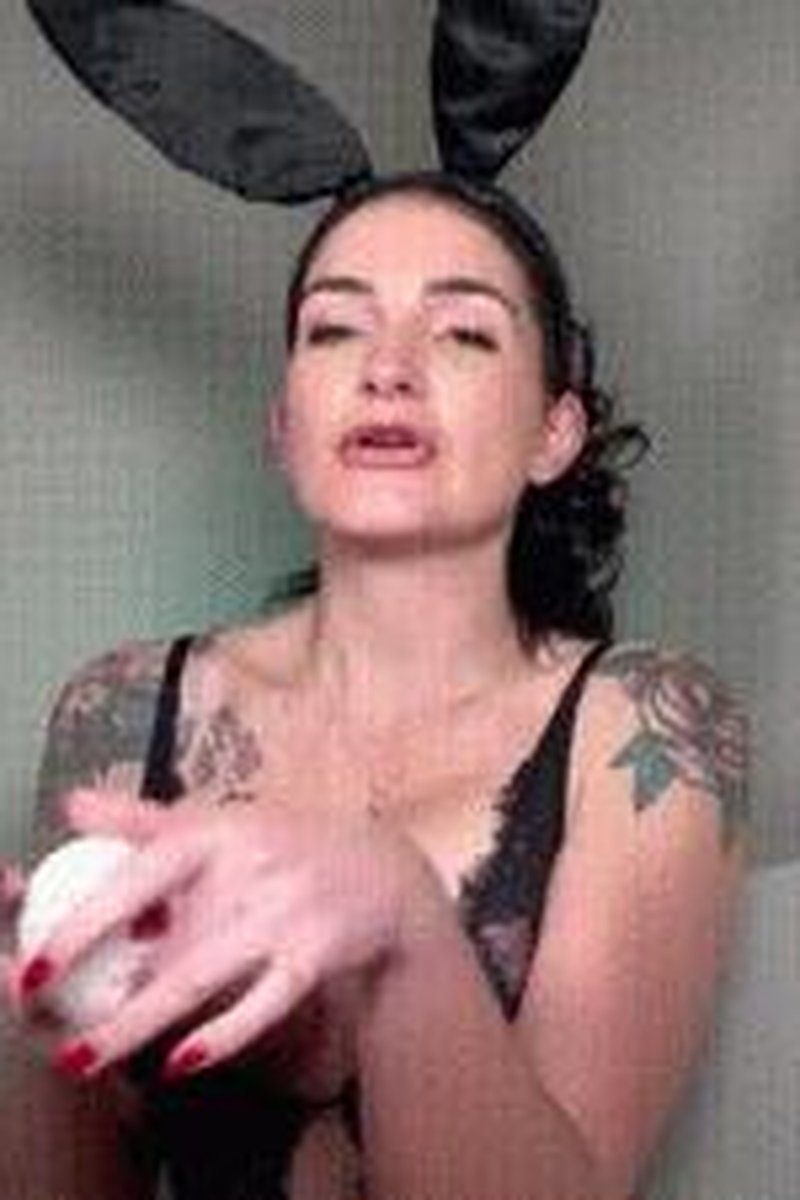 Easter Egg Fuck - Screenshot 1 of 4 - Cuckolding