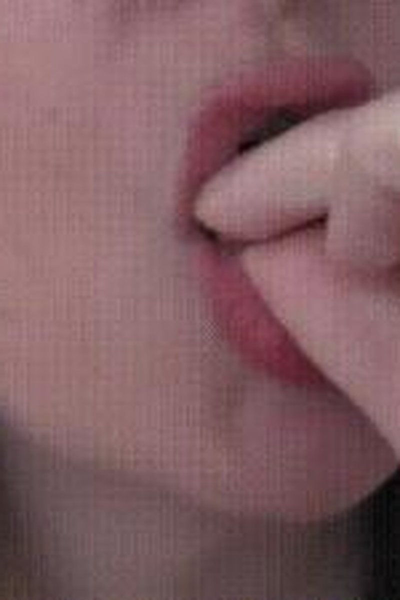 TP-iwantclipsmaryanredfrench-french-giantess-vore-je-bouffe-de-la-viande-crue-avant-de-te-devorer