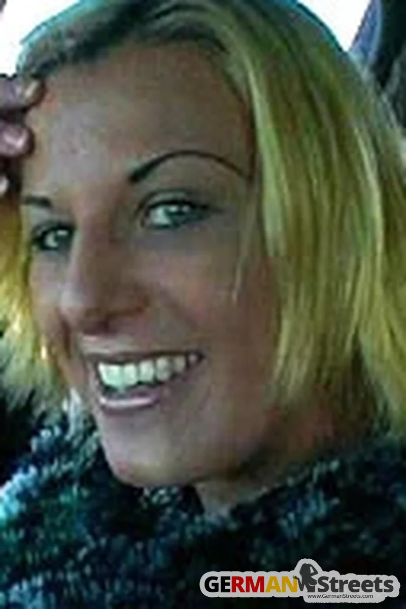 Pickup Girl Sucks Cock - Screenshot 1 of 4