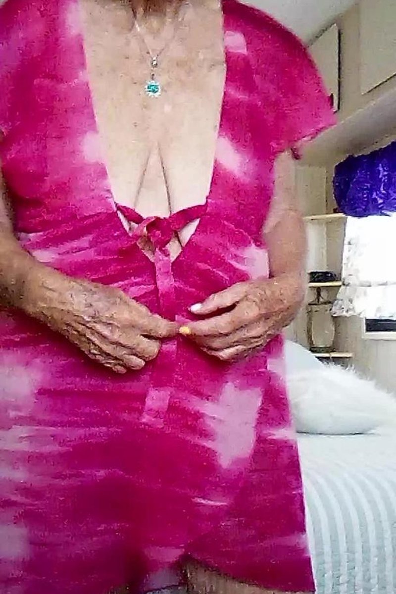 Undressing - Screenshot 1 of 4 - Amateur