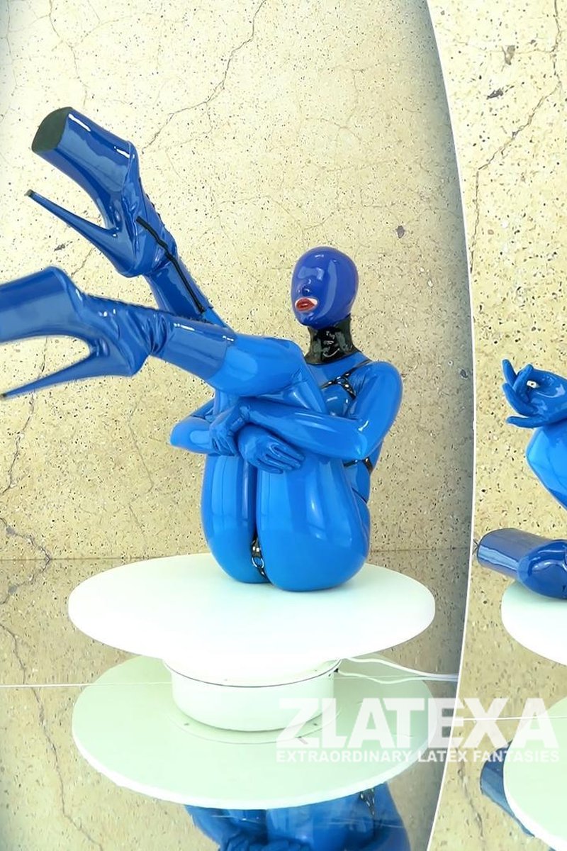 Crazy Blue - Screenshot 1 of 4 - Fetish