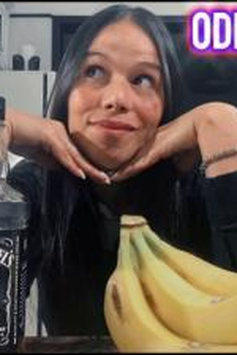 Odd Insertions - Screenshot 1 of 4 - Brown Hair