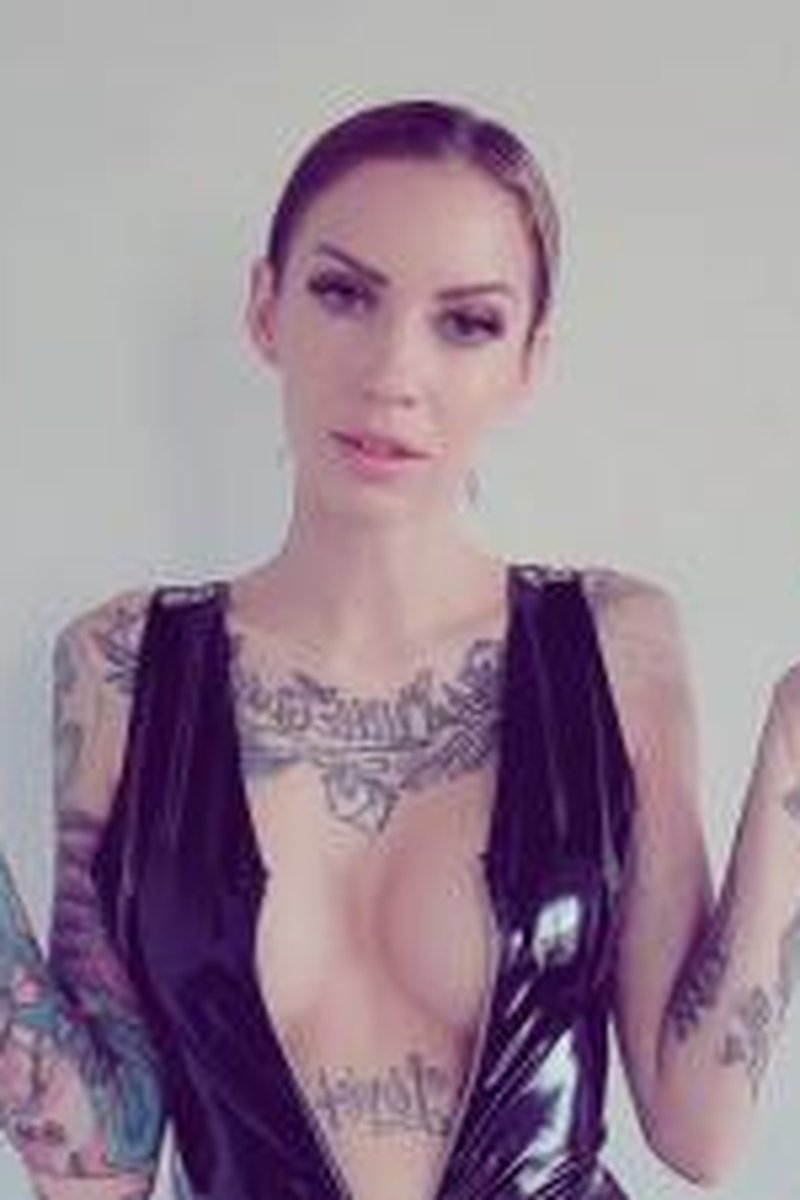 You Need To Surrender - Screenshot 1 of 4 - Babes
